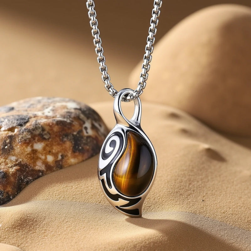 Pendentif homme bouclier en oeil de tigre sur acier inoxydable