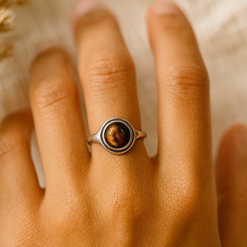 Bague homme en oeil de tigre sertie sur argent