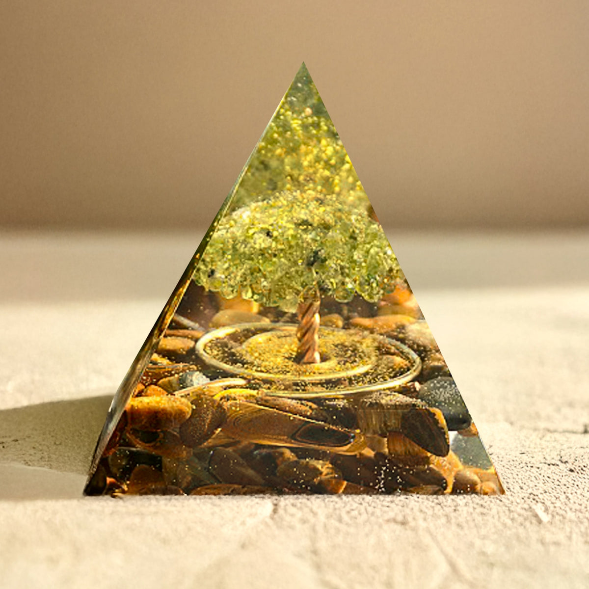 Orgonite "Surya - Arbre du Bonheur" en Oeil de Tigre & Péridot