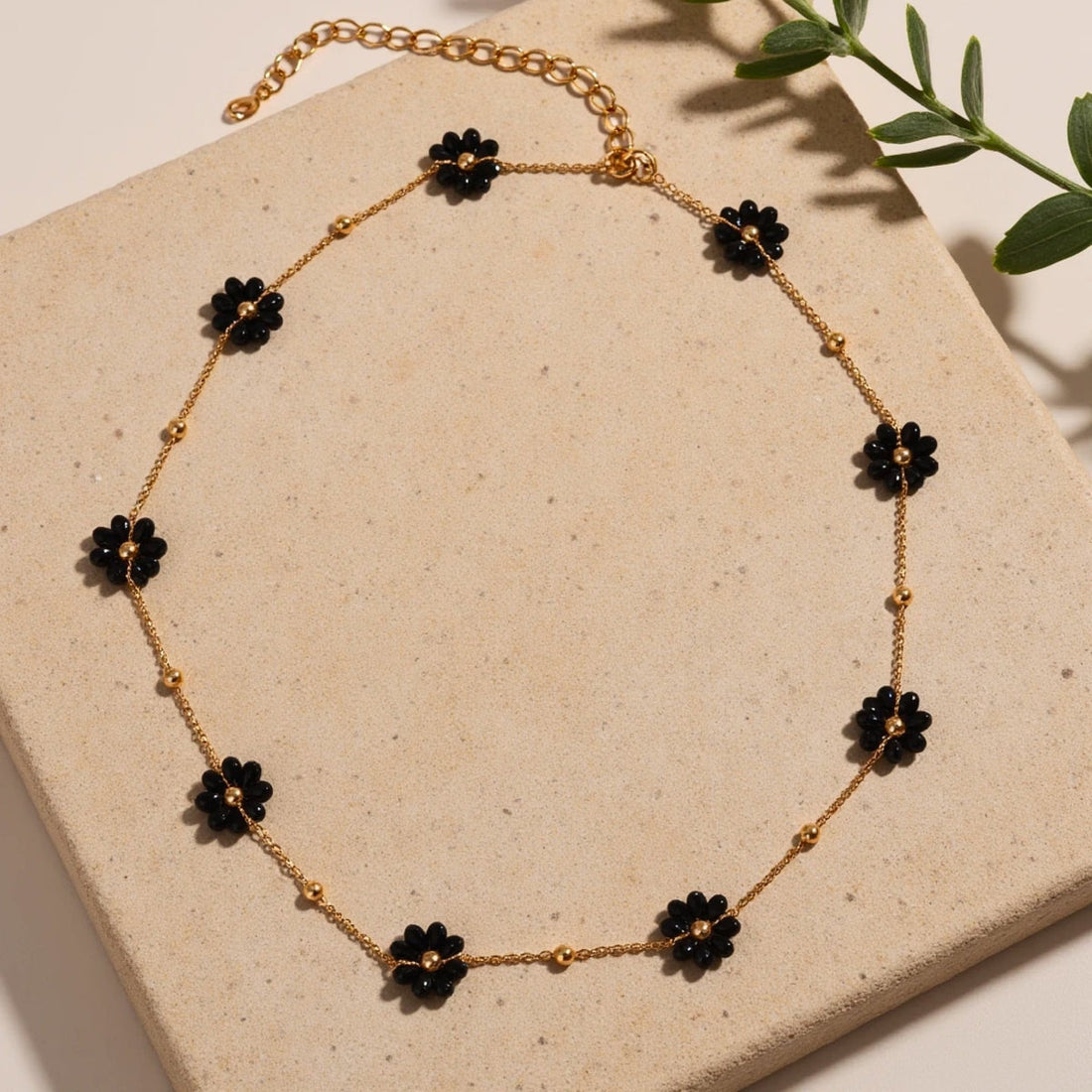Collier "Fleurs de Protection" en Spinelle Noire