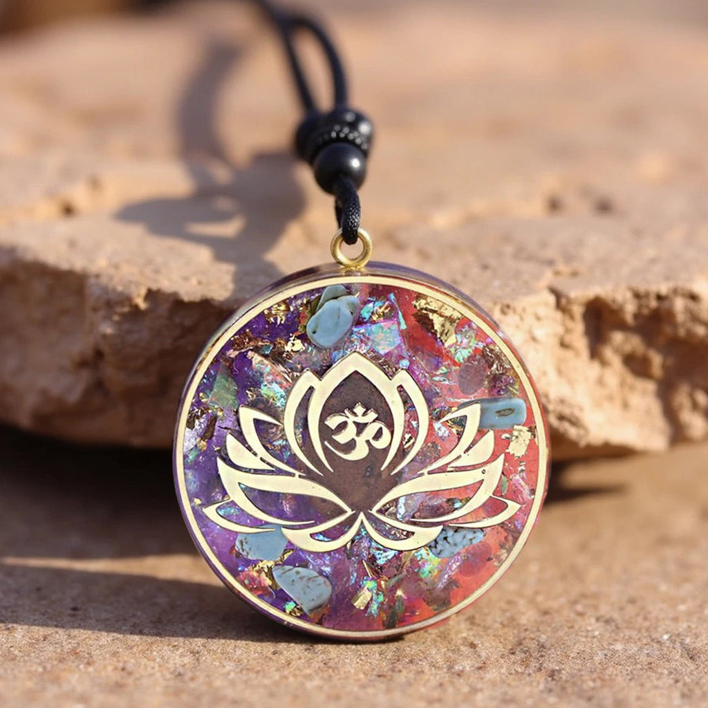 Pendentif Orgonite "Lotus-Om" en Turquoise & Oeil de Tigre