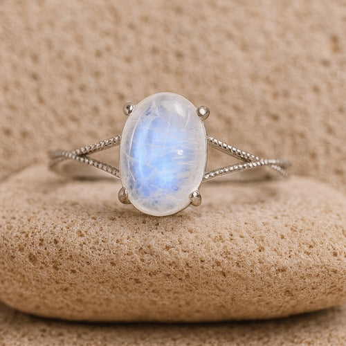 Bague Ajustable Clarté de l’Âme en Pierre de Lune - vue détail - Jardin de Gaïa