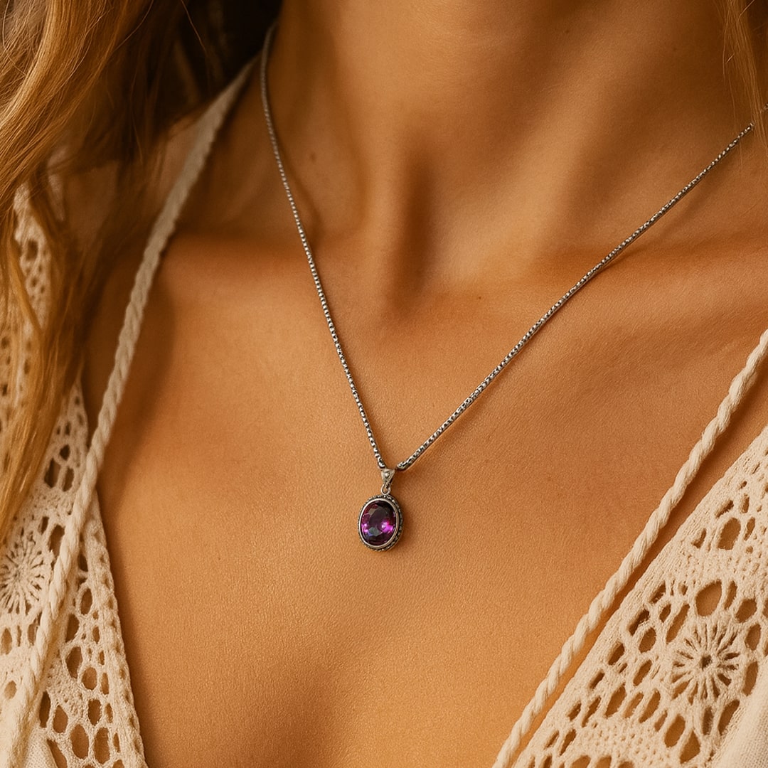 Pendentif "Créativité Sereine" en Topaze Mystique Arc-en-Ciel