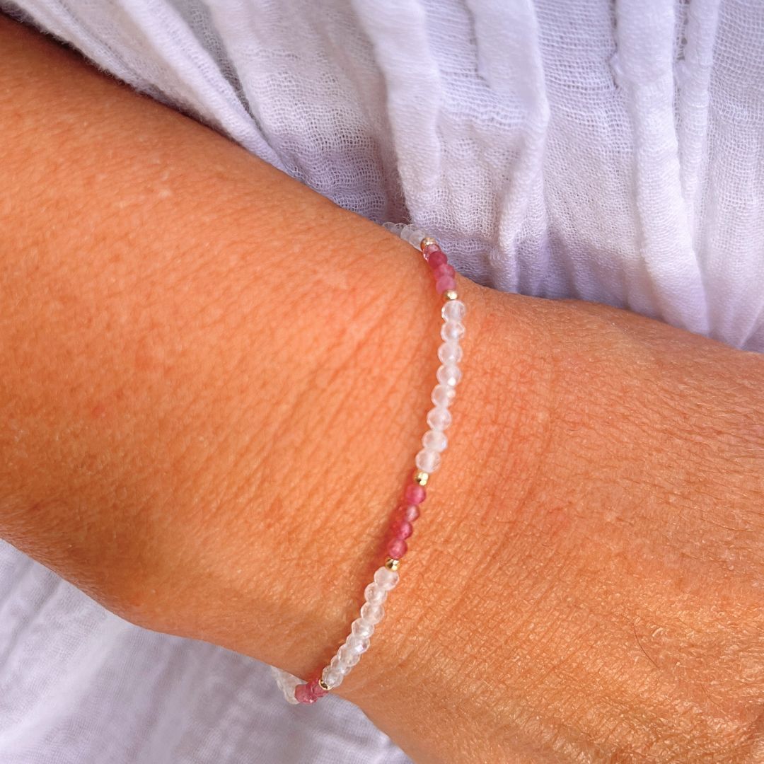 Bracelet Fin "Lueur Subtile" en Tourmaline Rose & Pierres Naturelles