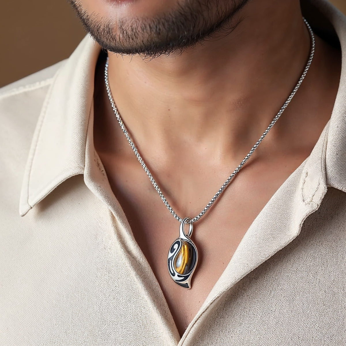 Pendentif "Bouclier Tribal" en Oeil de Tigre