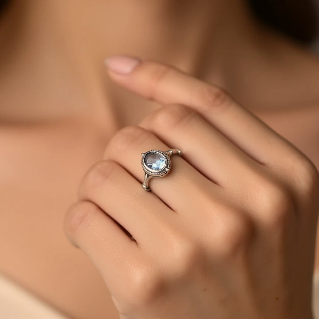 Bague "Éclat Paisible" en Topaze Bleue