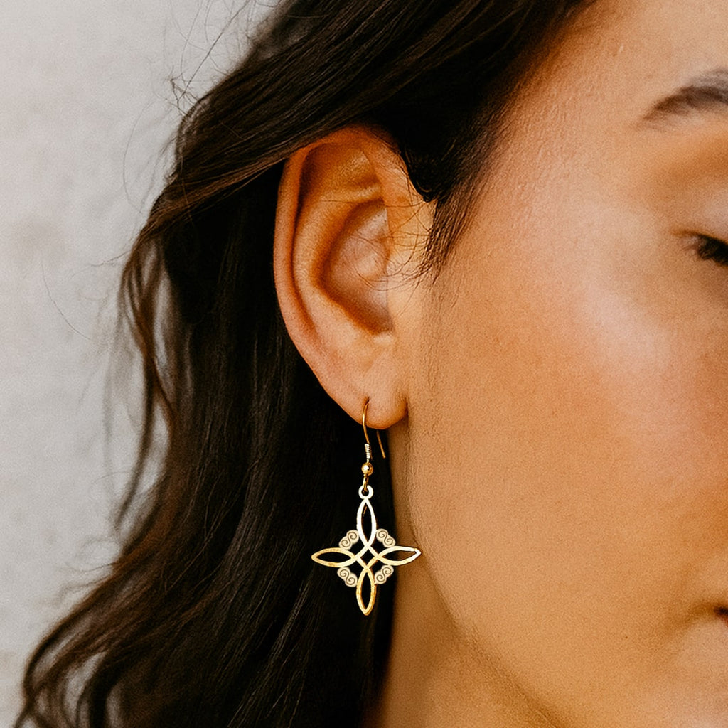 Boucles d’Oreilles "Protection Enchantée" en Nœud de Sorcière