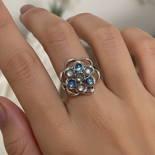 Bague Fleur Rotative Anti-Stress en Labradorite - vue détail - Jardin de Gaïa