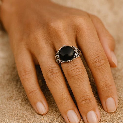 Bague Sérénité Ancrée en Agate Noire & Argent - vue détail - Jardin de Gaïa