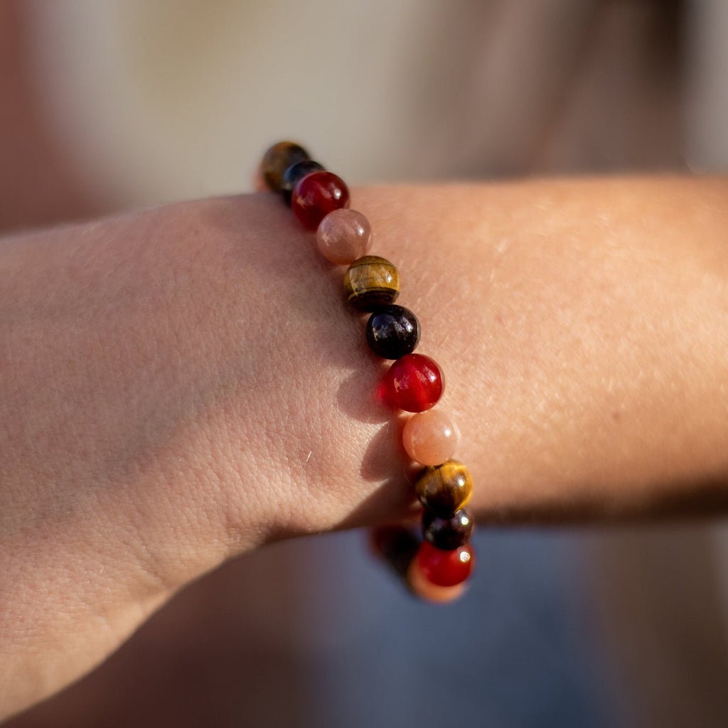 Bracelet "Chance & Joie" en Œil de Tigre, Pierre de Soleil, Cornaline & Grenat
