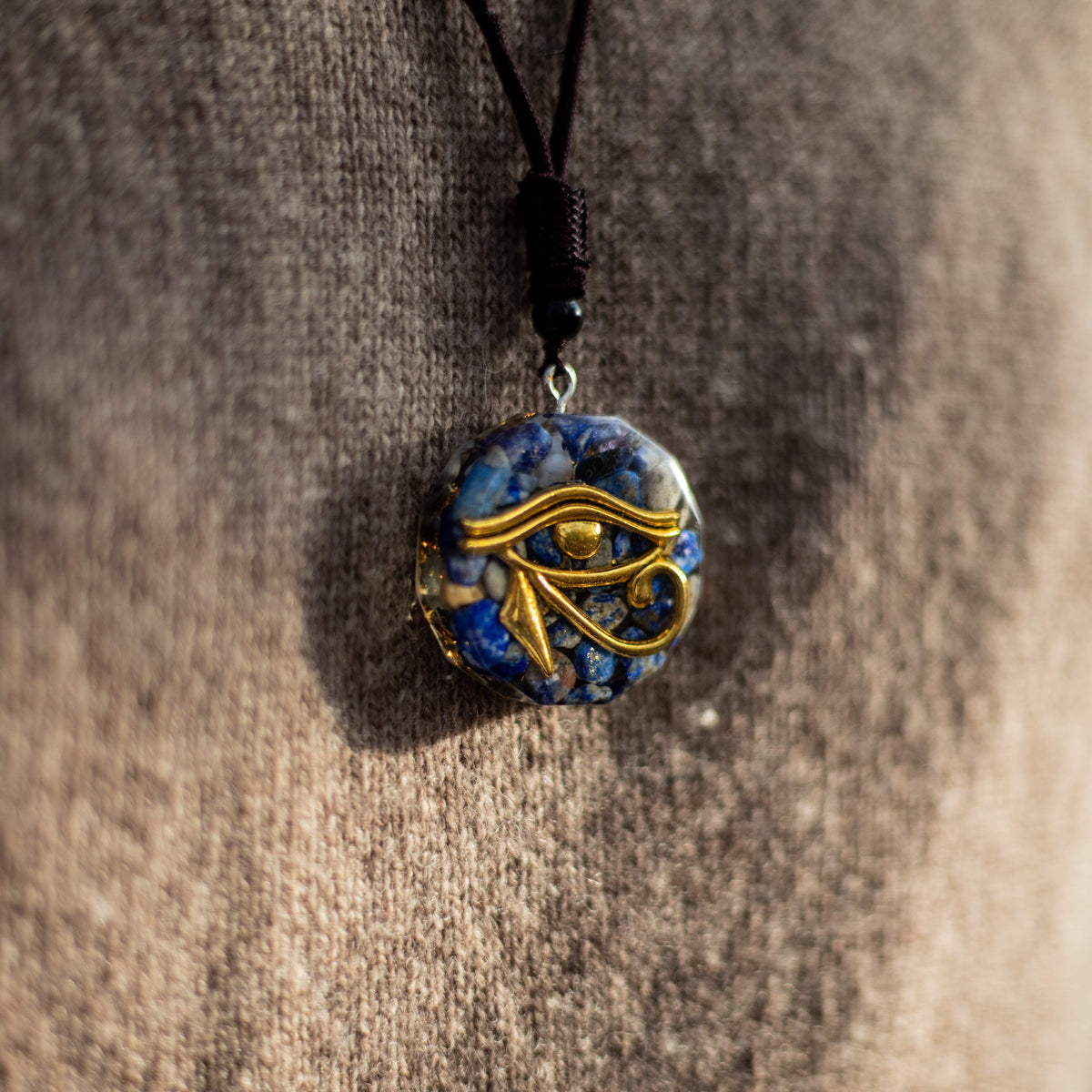 Pendentif Orgonite Oeil d’Horus en Pierres Naturelles