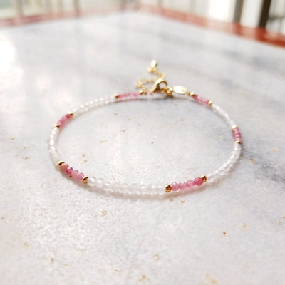 Bracelet Fin "Lueur Subtile" en Tourmaline Rose & Pierres Naturelles