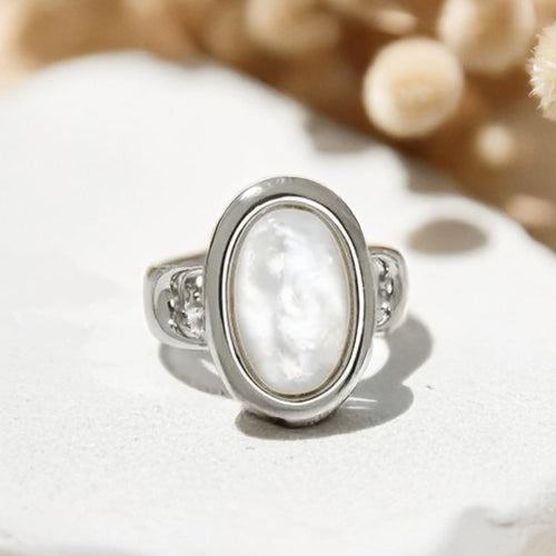 Bague Ajustable Trésor Caché en Nacre & Argent - vue détail - Jardin de Gaïa