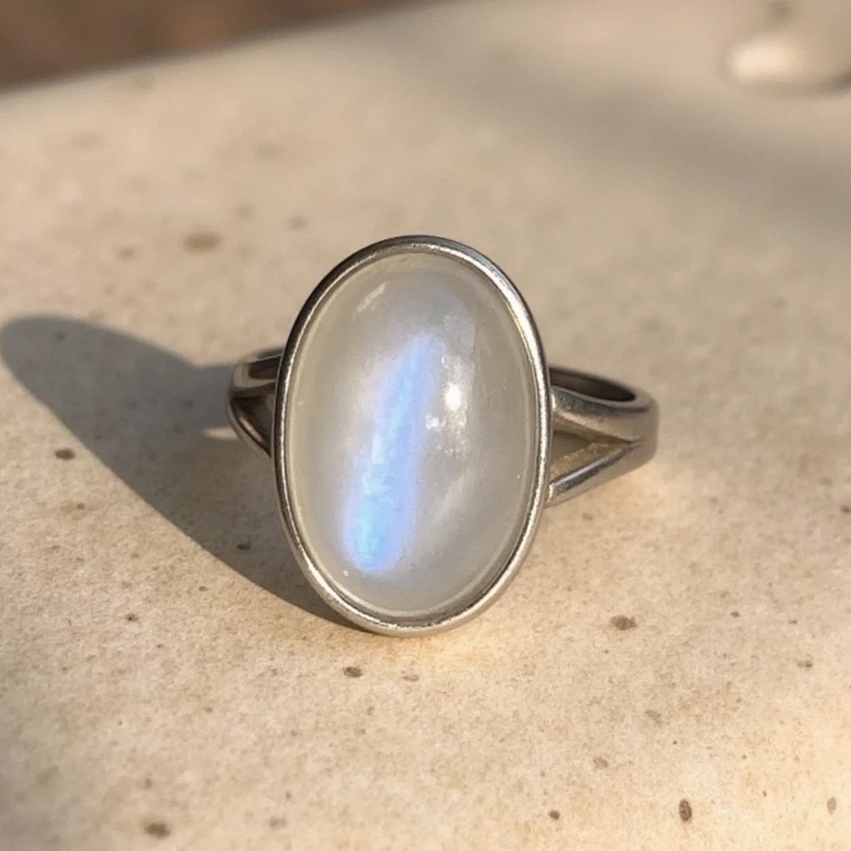 Bague Ajustable "Douceur Astrale" en Pierre de Lune