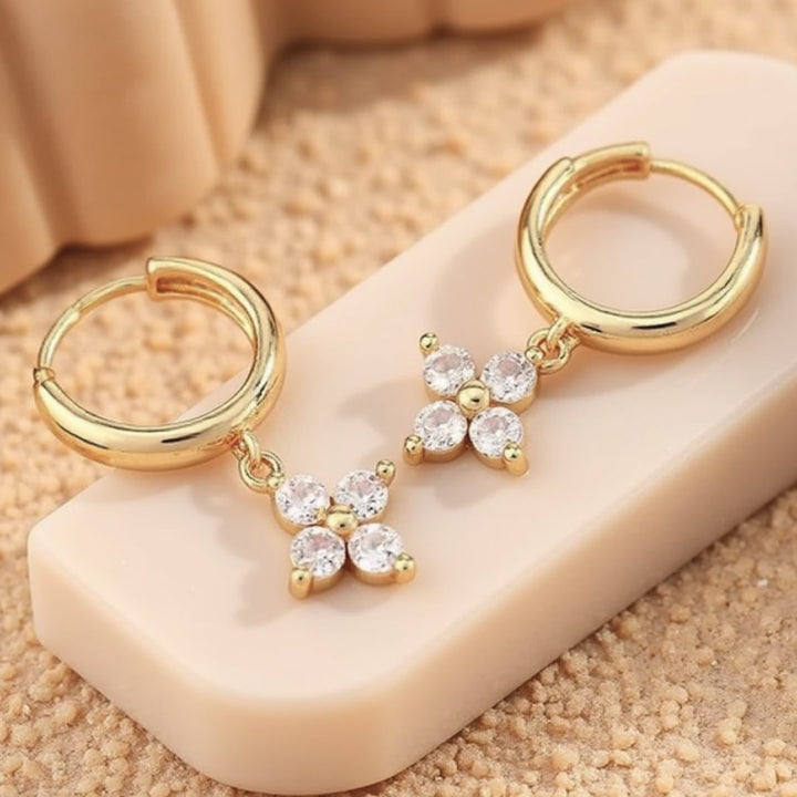 Boucles d’Oreilles "Trèfle de Lumière" en Argent ou Plaqué Or