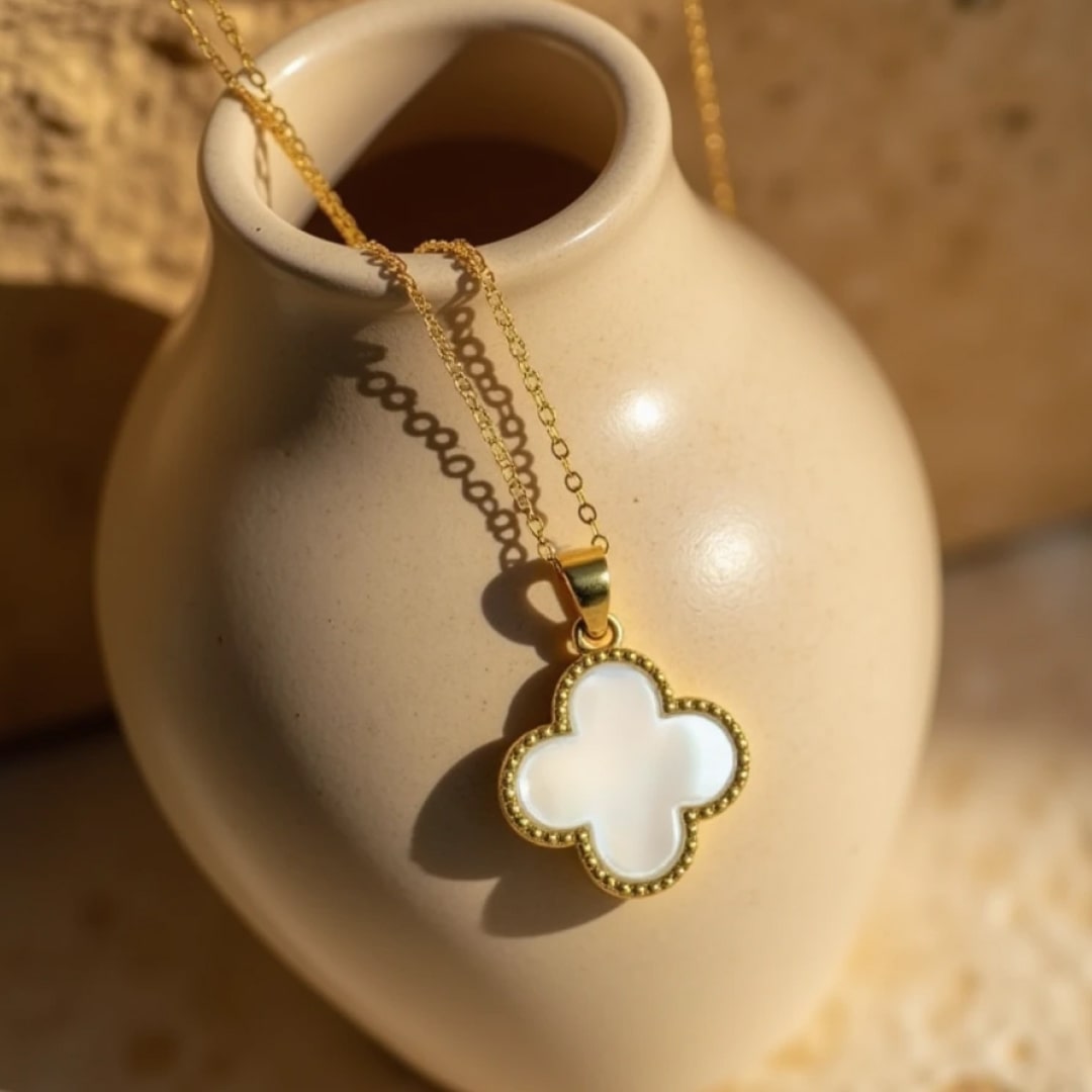 Collier "Trèfle Chance" en Nacre ou Onyx