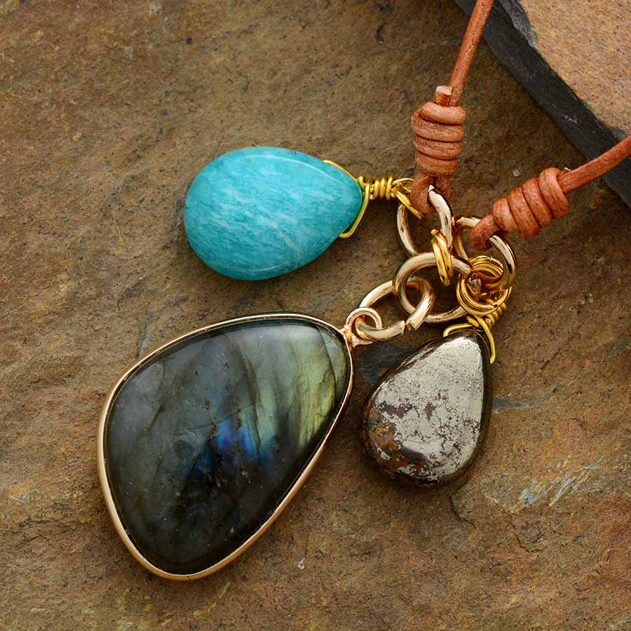 Collier Pendentif "Trio Sacré" en Amazonite, Labradorite & Pyrite