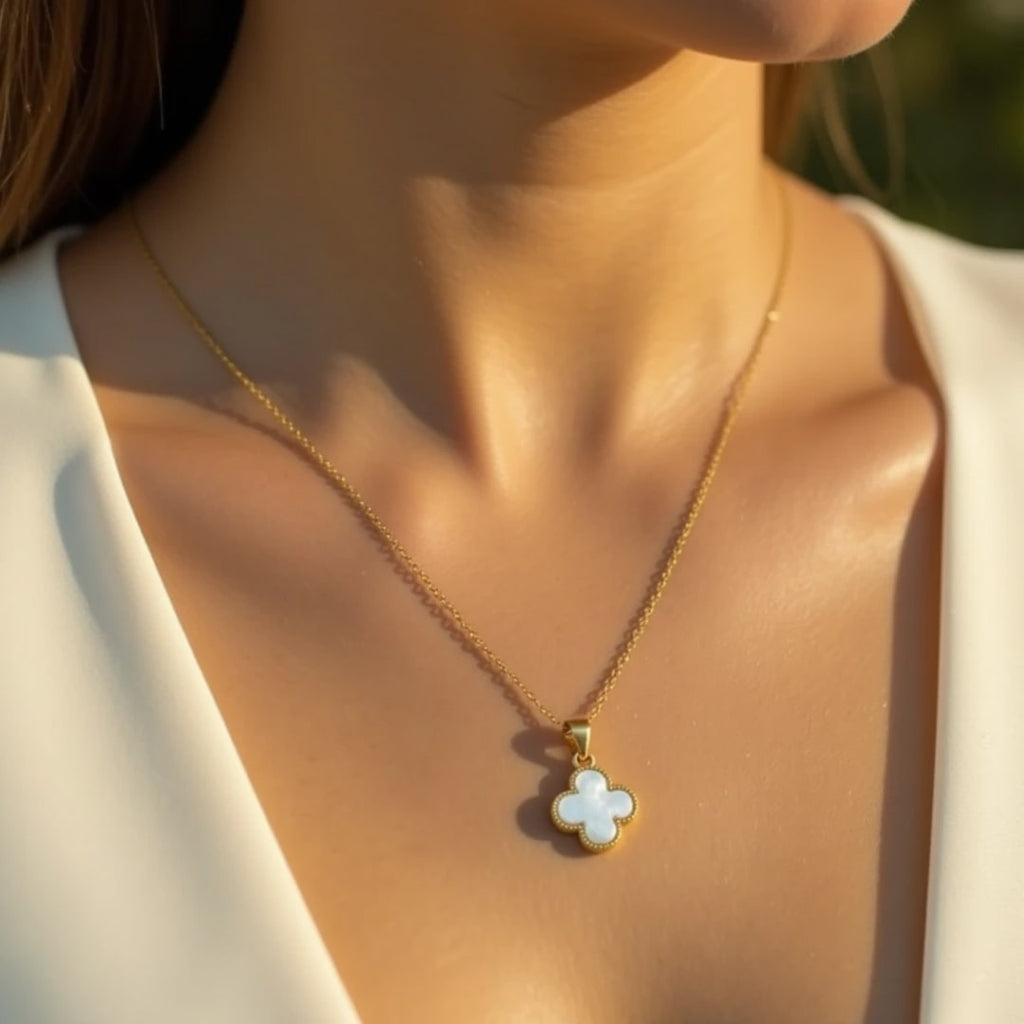 Collier "Trèfle Chance" en Nacre ou Onyx