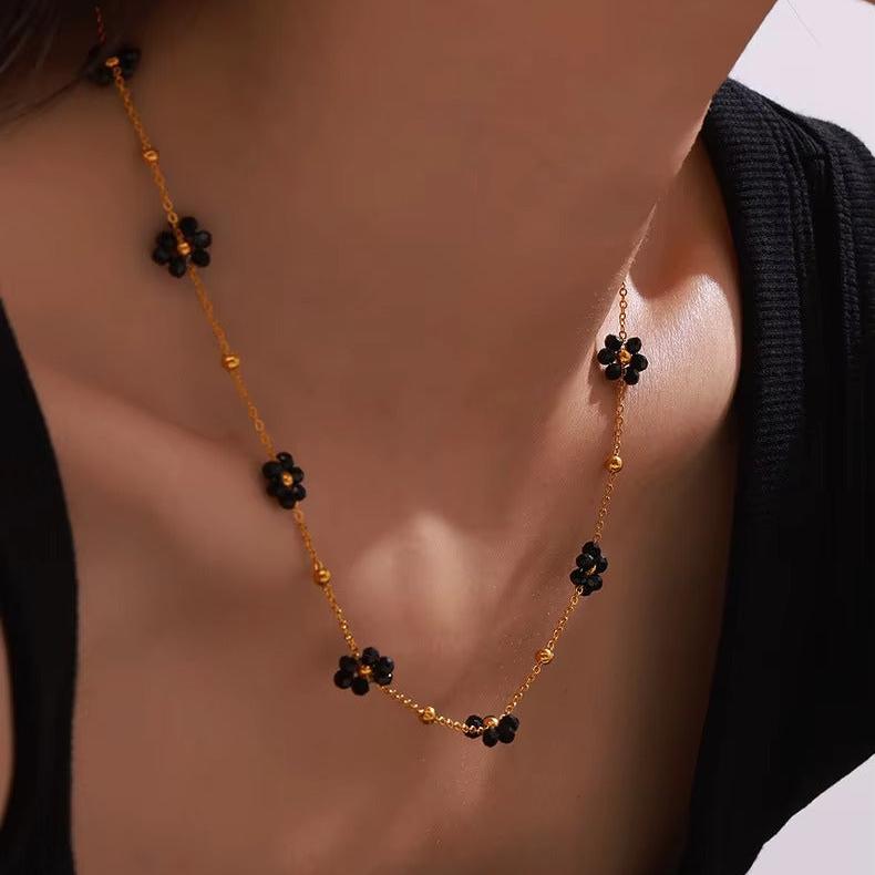 Collier "Fleurs de Protection" en Spinelle Noire