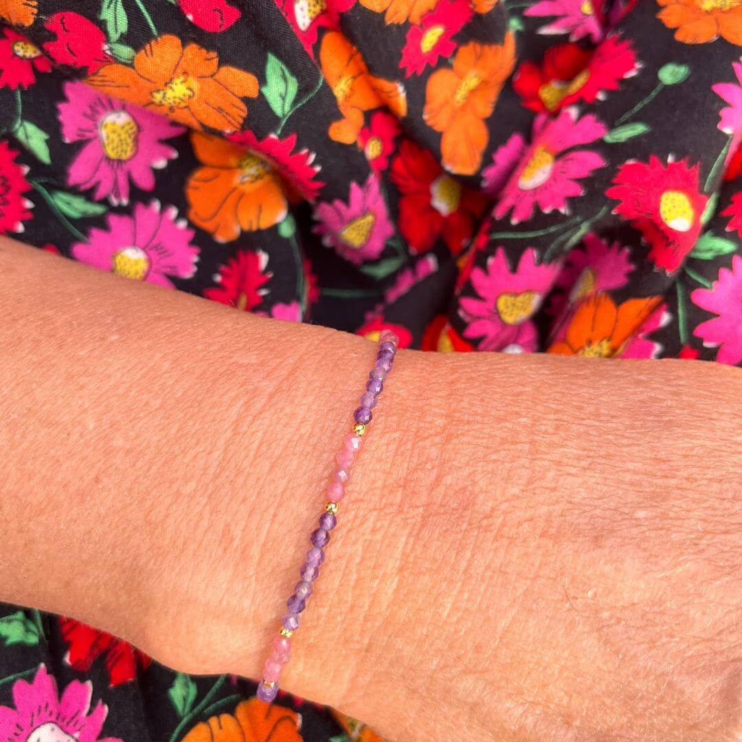 Bracelet Fin "Lueur Subtile" en Tourmaline Rose & Pierres Naturelles
