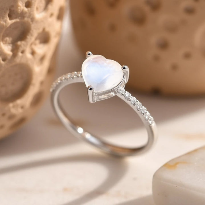 Bague Ajustable "Cœur de Déesse" en Pierre de Lune