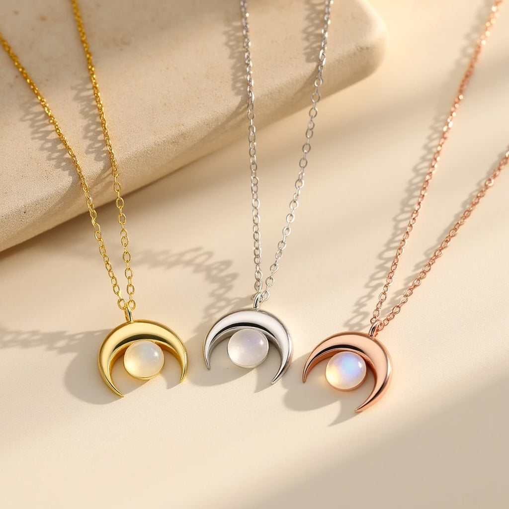 Collier Croissant de Lune en Pierre de Lune