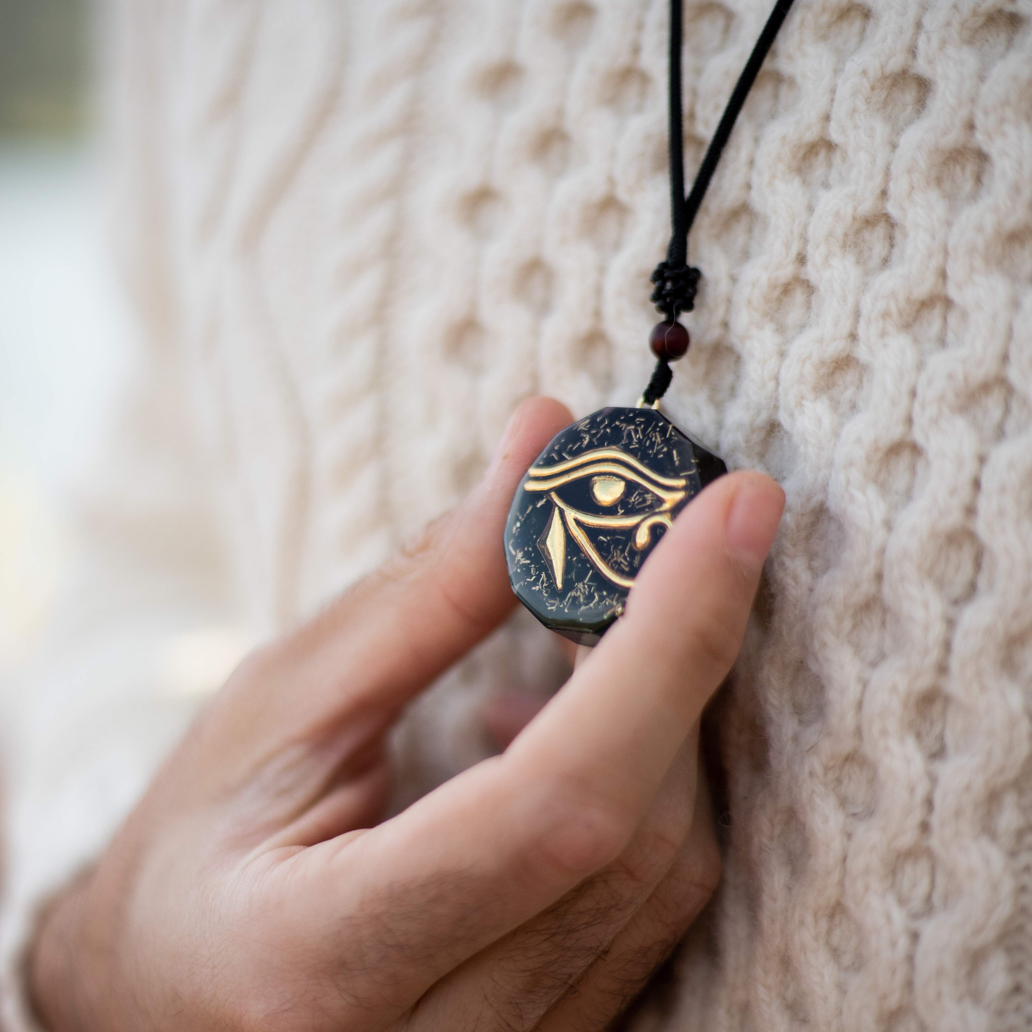 Pendentif Orgonite Oeil d’Horus en Pierres Naturelles