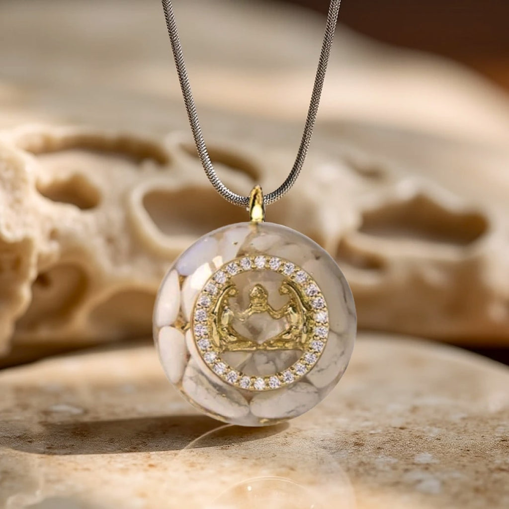 Pendentif Orgonite Signe Astrologique en Pierre Naturelle - vue porté - Jardin de Gaïa