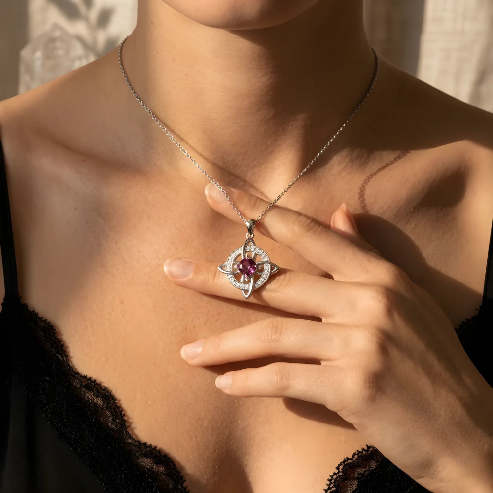 Collier Nœud de Sorcière – Pierre de Naissance & Protection