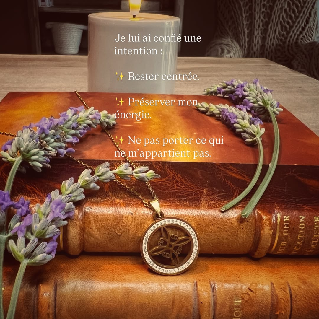 Collier "Bouclier Sacré" — Pendentif Nœud des Sorcières