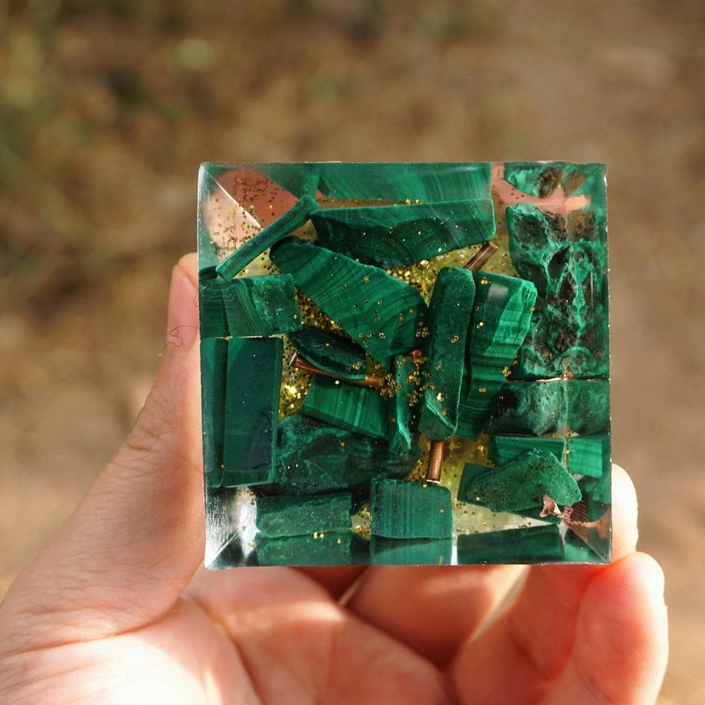 Orgonite Arbre de Vie Renaissant en Péridot & Malachite - vue dos - Jardin de Gaïa