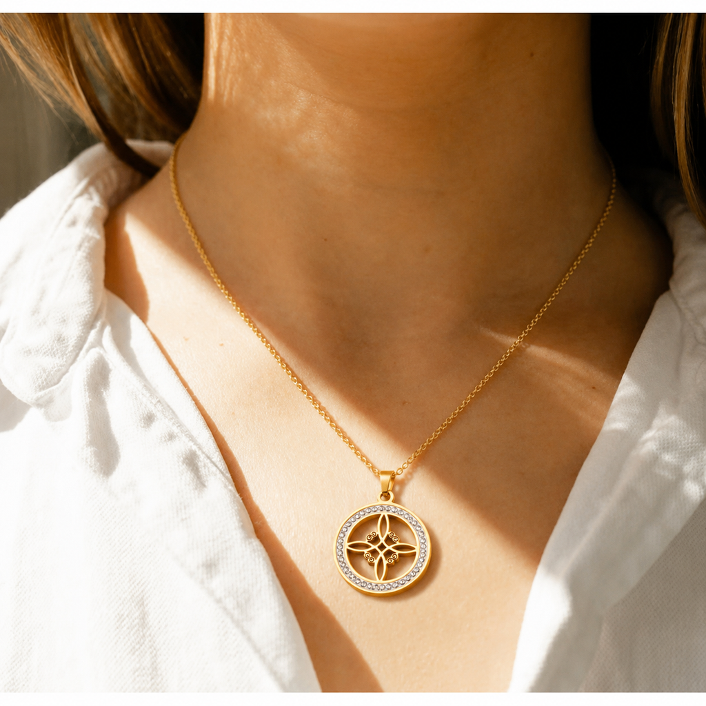 Collier "Bouclier Sacré" — Pendentif Nœud des Sorcières