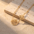 Chaîne de cheville nœud de sorcière et pentacle dorée en acier inoxydable, sur pierre