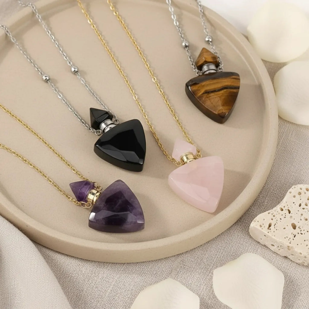 Collier diffuseur de parfum Triangle Sacré en pierre naturelle - Jardin de Gaïa