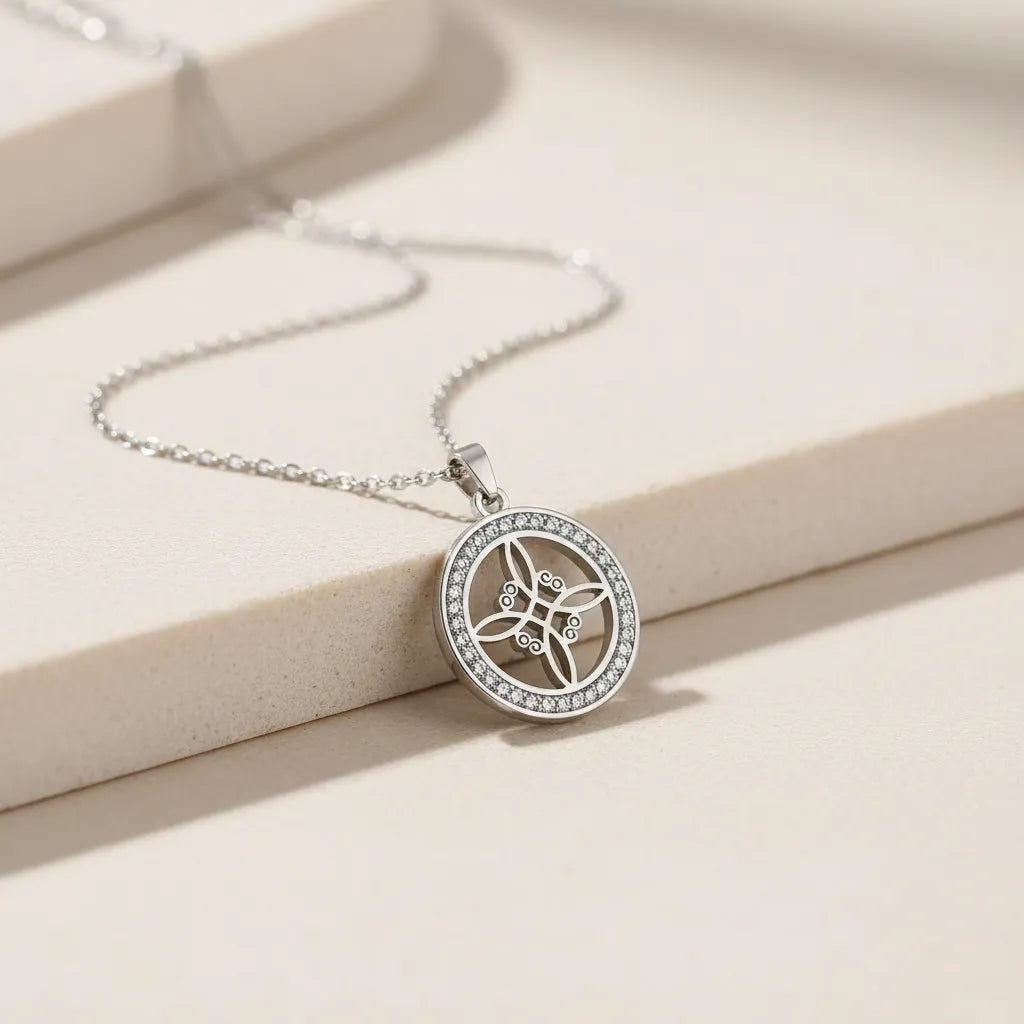 Collier "Bouclier Sacré" — Pendentif Nœud des Sorcières