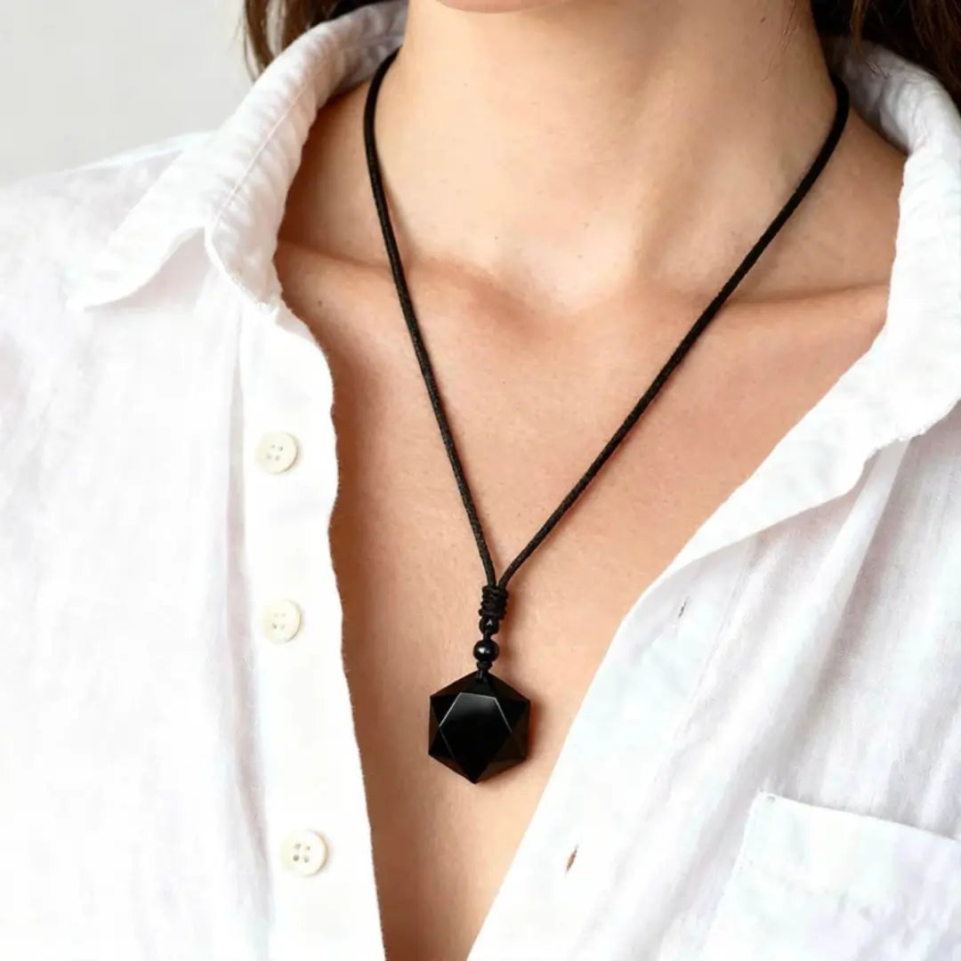 Collier “Bouclier Noir” en obsidienne noire