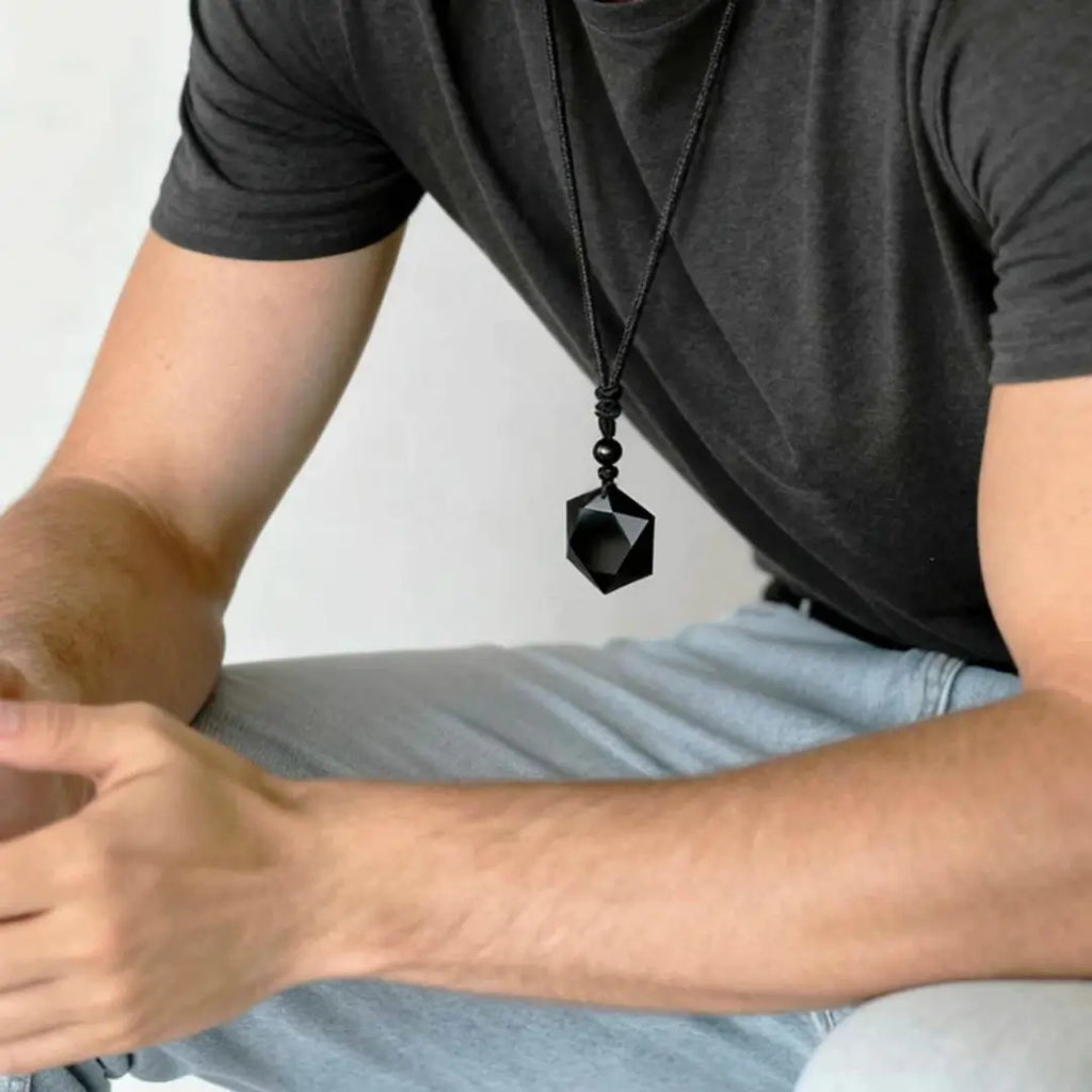 Collier “Bouclier Noir” en obsidienne noire