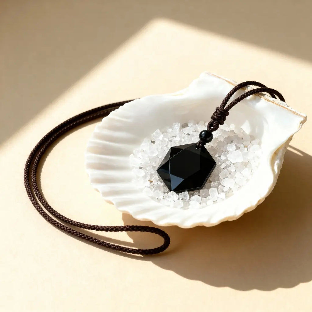 Collier “Bouclier Noir” en obsidienne noire