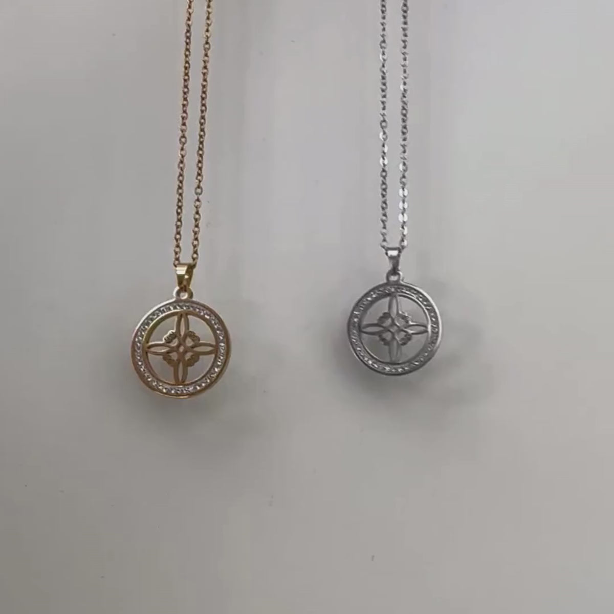 Collier "Bouclier Sacré" — Pendentif Nœud des Sorcières